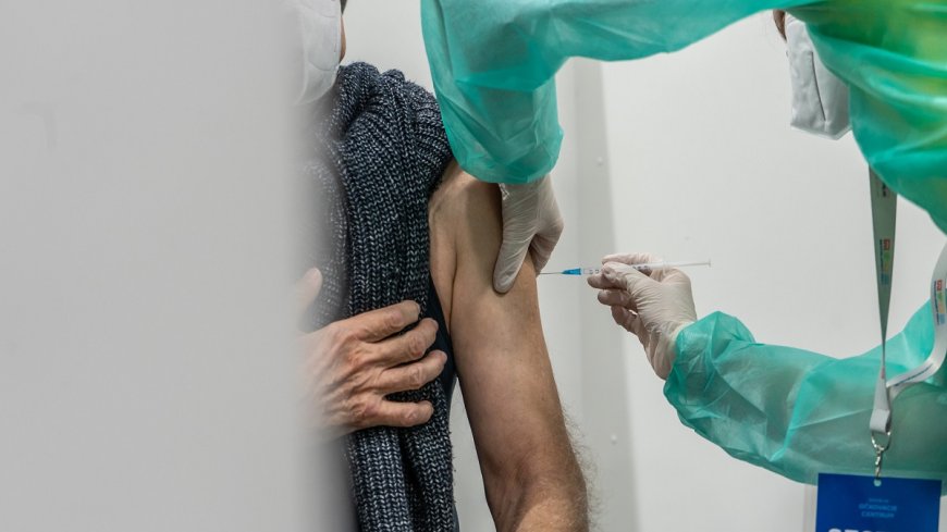 Nieuwe studie linkt COVID-19-injecties aan 6 kankersoorten, waaronder borst en prostaat