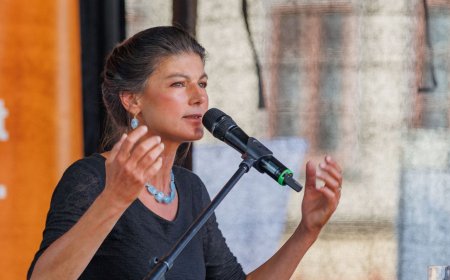 Kijk: Sahra Wagenknecht ontmantelt met droge logica de NAVO-propaganda, met rode hoofden en geschreeuw tot gevolg