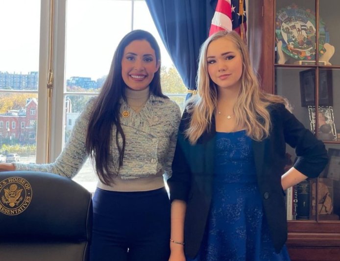 'Anti-Greta' Naomi Seibt vraagt asiel in Amerika omdat ze in eigen land wordt vervolgd vanwege haar mening