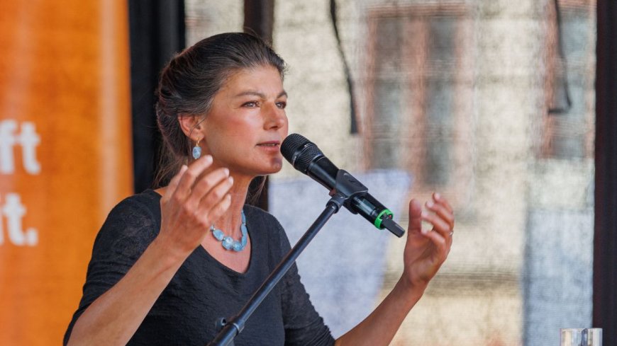 Kijk: Sahra Wagenknecht ontmantelt met droge logica de NAVO-propaganda, met rode hoofden en geschreeuw tot gevolg