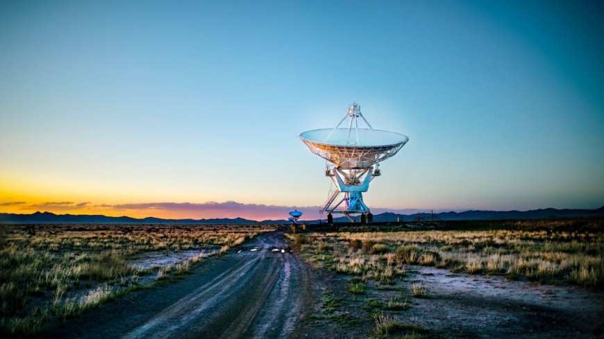 Mysterie op oude hemelplaten: astrofysici vinden onbekende objecten rond de aarde vóór het satelliettijdperk