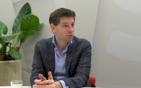 D66-fractievoorzitter Jan Paternotte struikelt over zijn eigen retoriek: ‘Stuitende domheid, da’s wat hij hier weer etaleert’