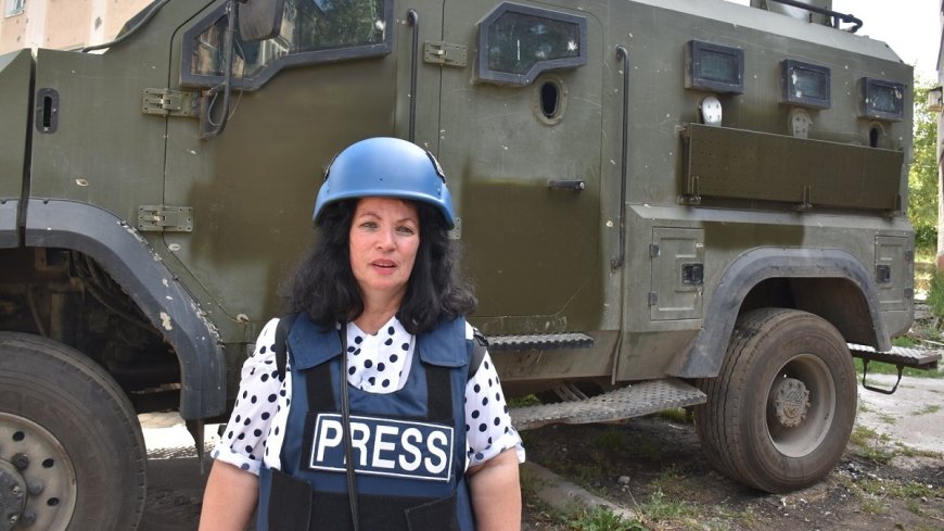 Journaliste Sonja van den Ende: Oekraïense aanval op studentencomplex in Loehansk is “vreselijke oorlogsmisdaad”